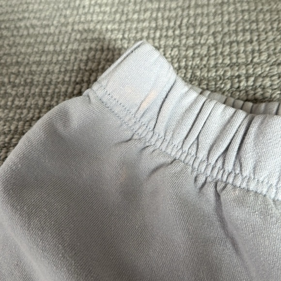 BRANDY MELVILLE 2 PAIRS OF SHORTS !!! - Picture 3 of 8